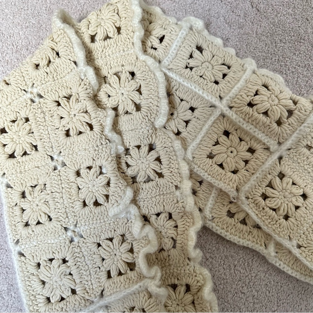 NEW Crochet Floral Pattern Scarf